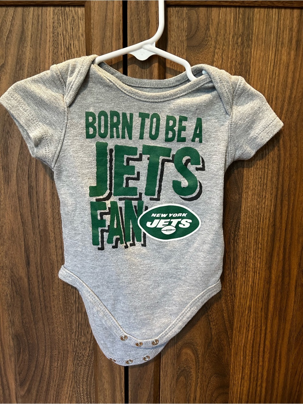 NFL “Born To Be A Jets Fan” Size 6/9M Onsie, Gray & Green